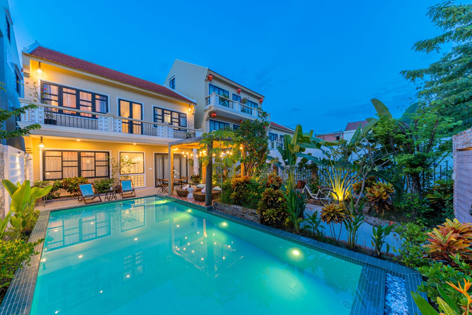 Miro de Villa pool lit up at blue hour